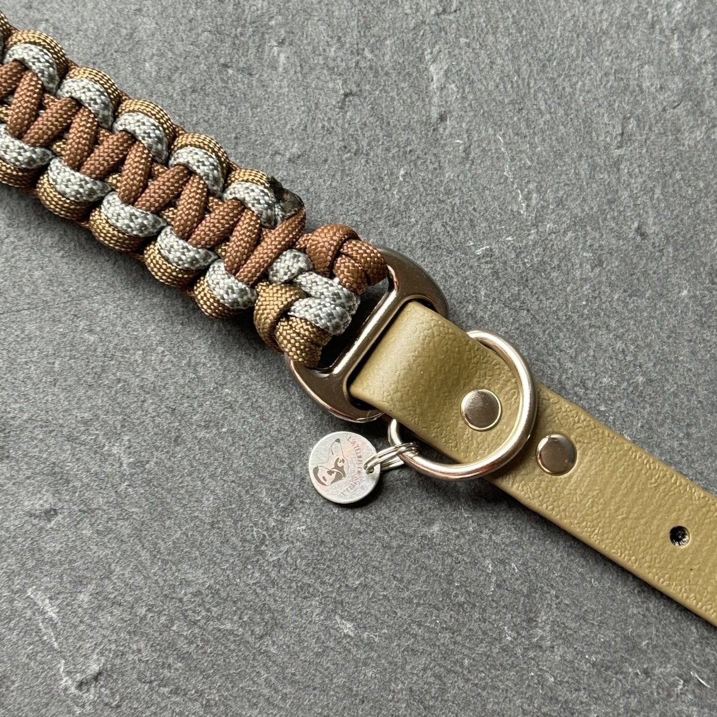 Collier bi-matière : Kaki